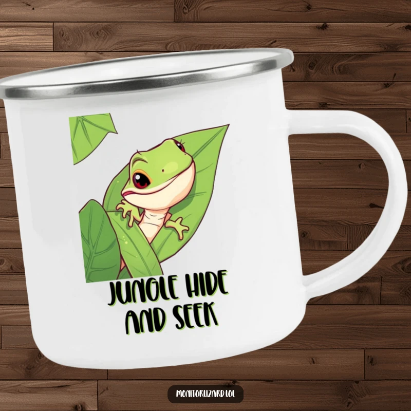 Funny monitor lizard camping mug featuring a mischievous lizard peeking from behind a jungle leaf, durable for adventures.